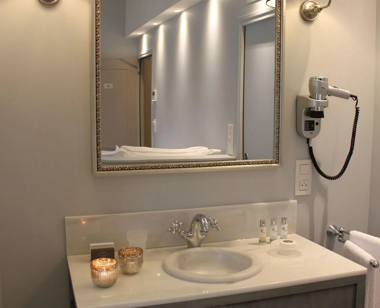 **** Hotel My Home In Paris France
