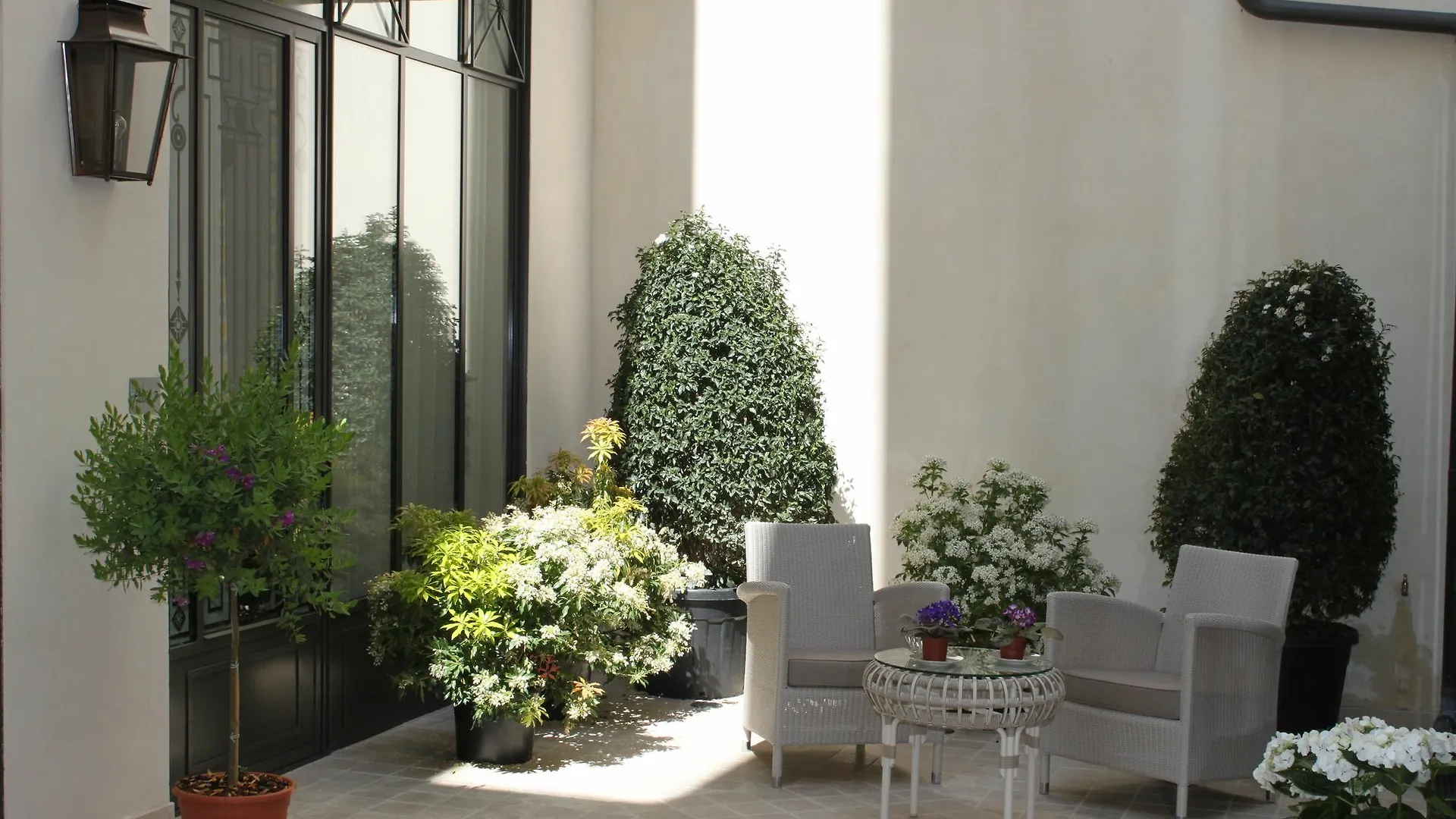 My Home In Paris 4*,